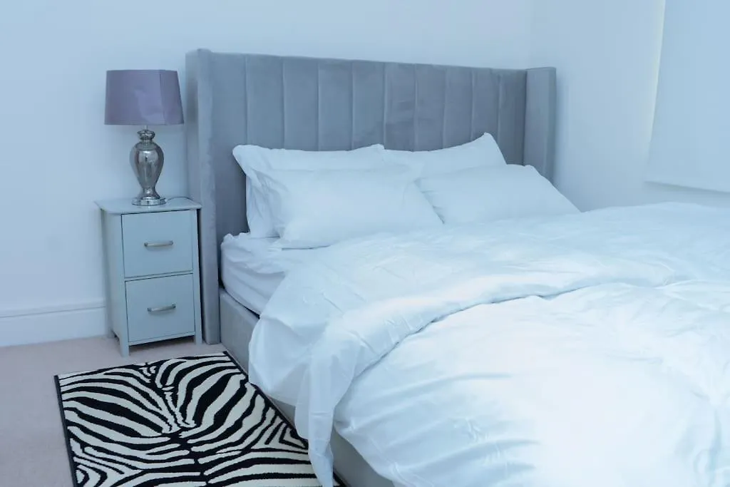 1 Bed Luxury Comfortable Apt London Apartment