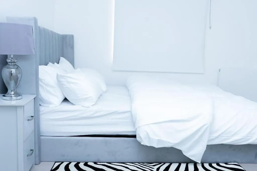 Apartment 1 Bed Luxury Comfortable Apt London